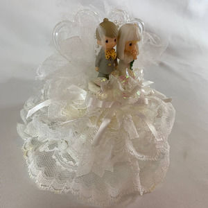 Precious Moments Wedding Cake Topper Lace Acrylic Hearts Bride Groom 2002 5"